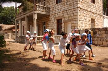 ילדים חורשים בעין שמר - פסטיבל מפה מצה