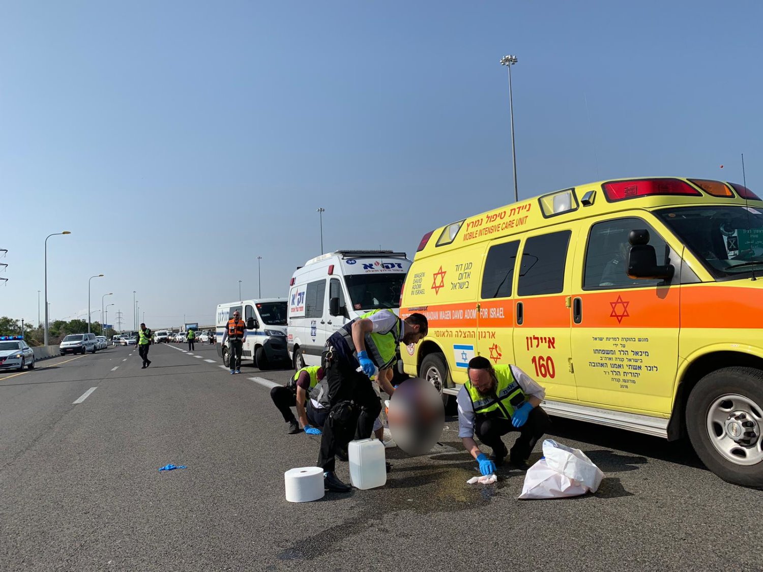 צוותי זק"א מטפלים בזירת התאונה הקטלנית