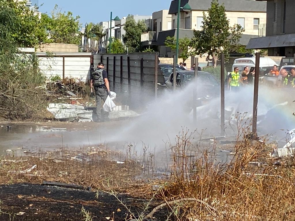 זירת הנפילה באשדוד. צילום: עופר אשטוקר