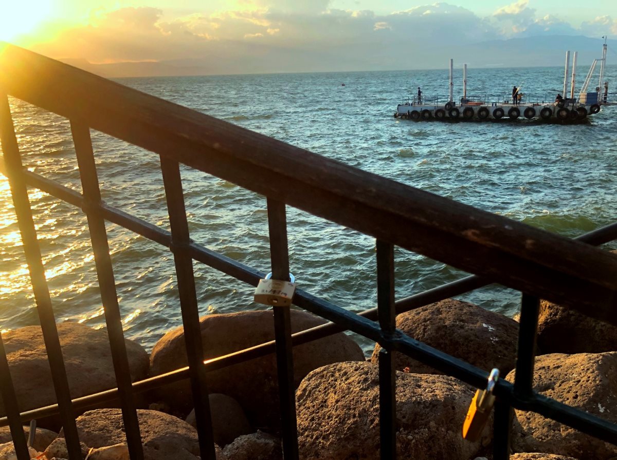 צילום גשר מנעולי האהבה - אריאל צור, תיירות עין גב