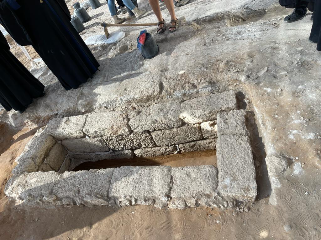 אחד הקברים שנתגלו. צילום: עיריית אשדוד