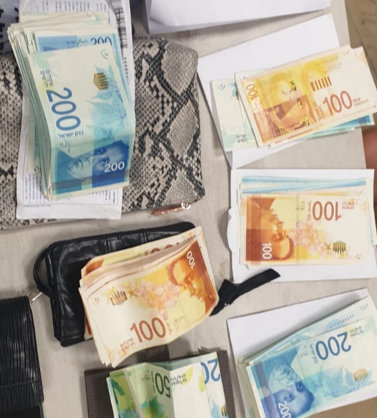 הכסף שנתפס - צילום דוברות המשטרה