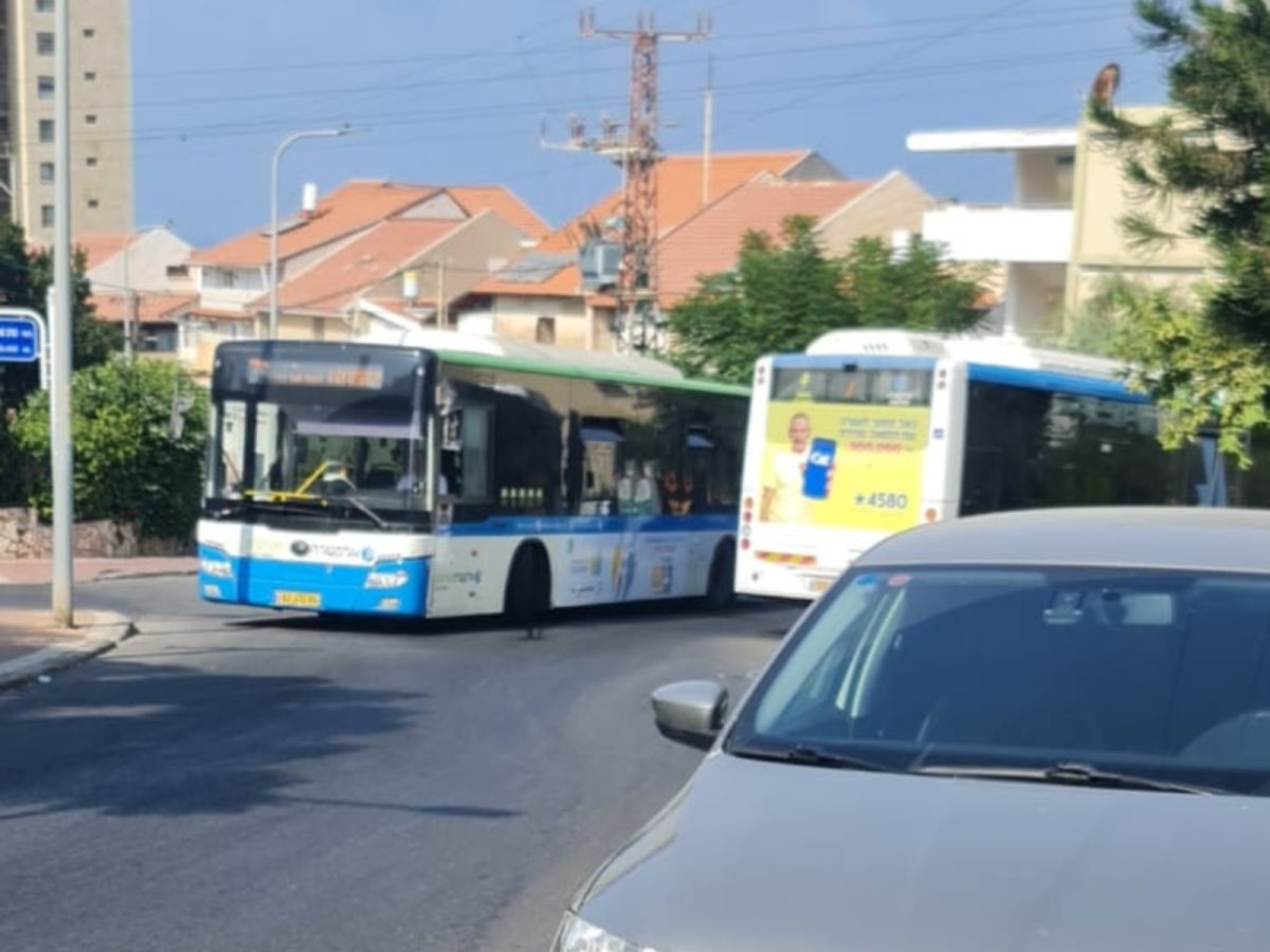 מנסים לתמרן כדי להצליח לעבור. צילום באדיבות התושבים