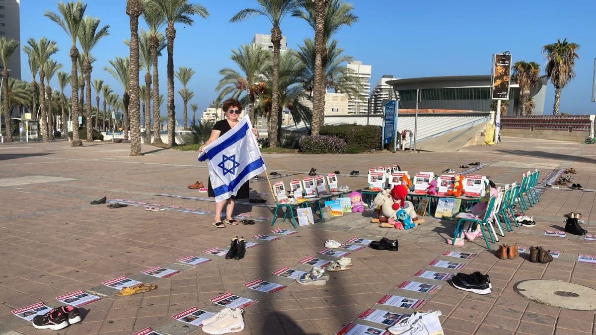 המיצג ברחבת העירייה. צילום באדיבות נורית טופז