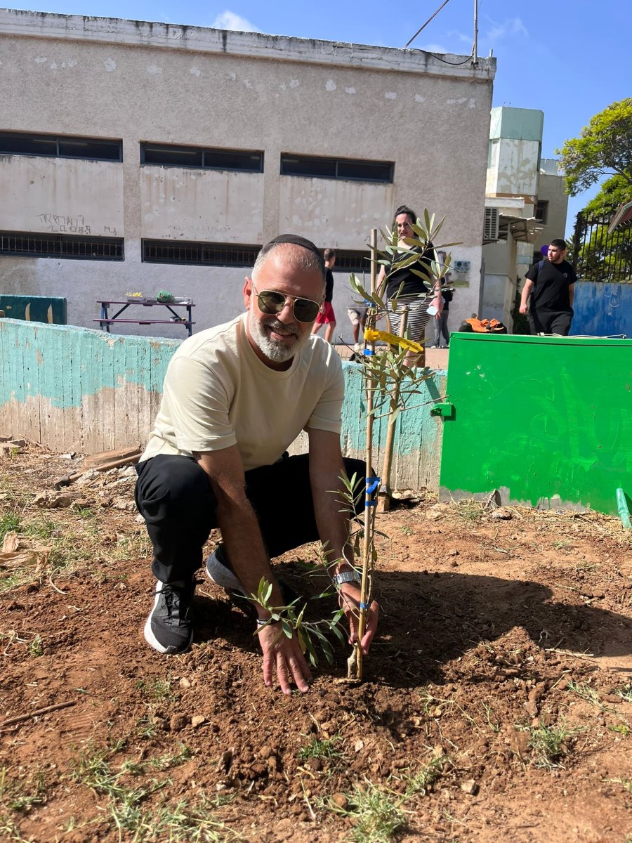 שמעון בן שמעון בגן שהקימו במקיף ד' לזכרו של בנו מאור מאיר ז"ל