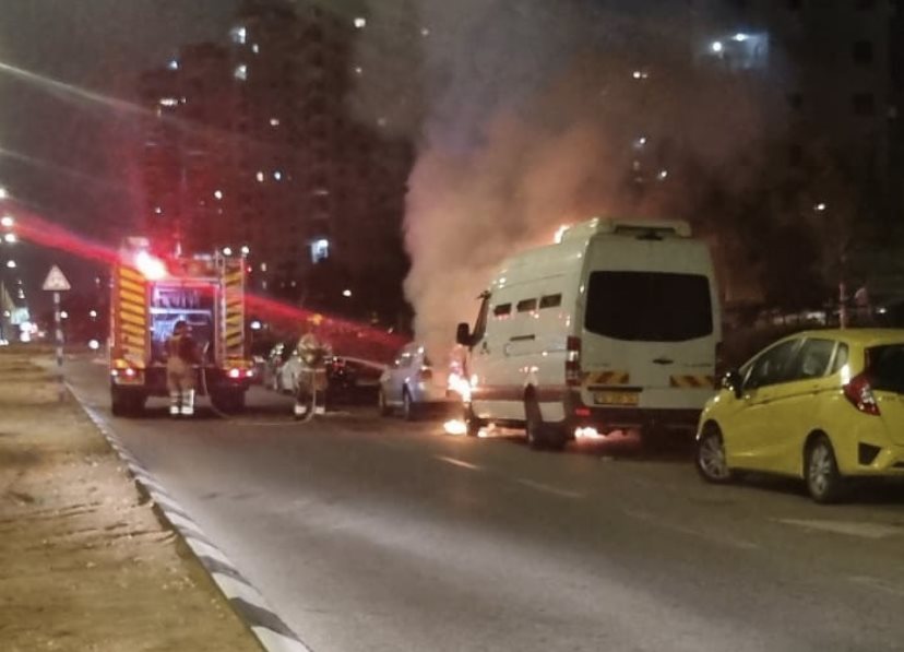 רכב שירות בתי הסוהר שעלה באש הערב