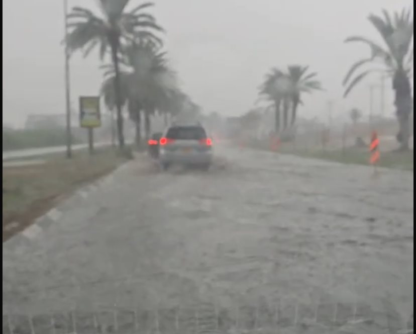 הצטברות מים על הכביש בשדרות בני ברית בכניסה הצפונית (משה ויצמן)