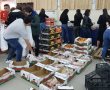 אורזים סלי מזון למען נזקקים במקיף ג' באשדוד