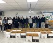 זו ערבות הדדית: תלמידים ממקיף ז' חילקו סלי מזון למעוטי יכולת בעיר (וידאו)