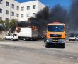 נפגע משאיפת עשן בשריפת משאית בסמוך לבית הדר (וידאו)