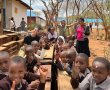 אסי ועדי מאשדוד נסעו לשקם בי"ס בכפר נידח באפריקה וישמחו גם לעזרה שלכם (וידאו)